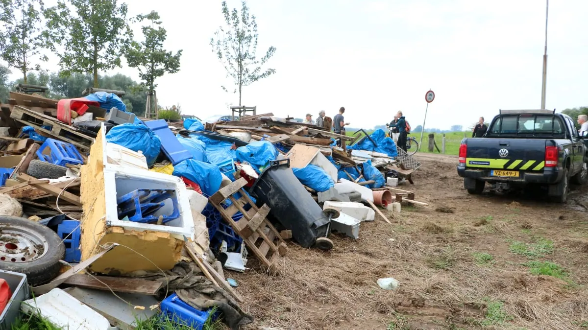 meegevoerd afval hoogwater maas