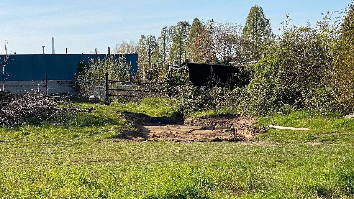 met zoutzuur vervuilde grond afgegraven ringovenstraat