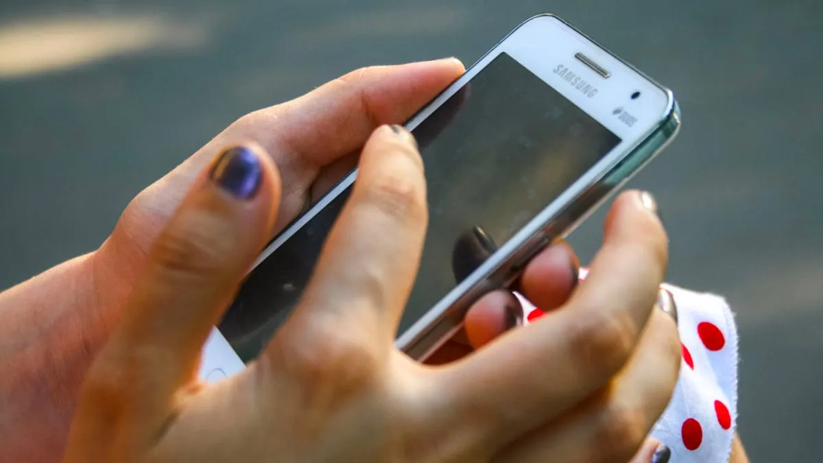 mobiel mobiele telefoon scrollen cc0 via pexels john mark smith