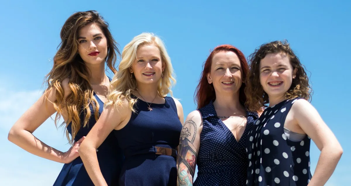 moeder vrouw daughters girls happy mother family mother child love happiness 840232