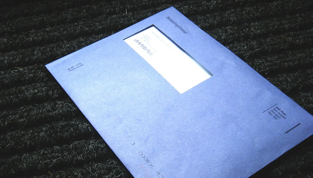 mystic mabel blauwe envelop cc by sa 20