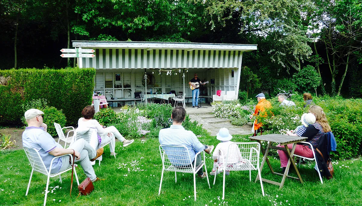 nazomeren in de tuinen tuin agnetenberg