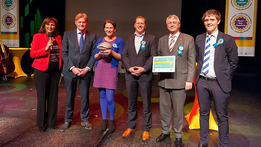 nox2sxefi555pch9yltujqtsa mondial wint de meer dan handen vrijwilligersprijs voor bedrijve