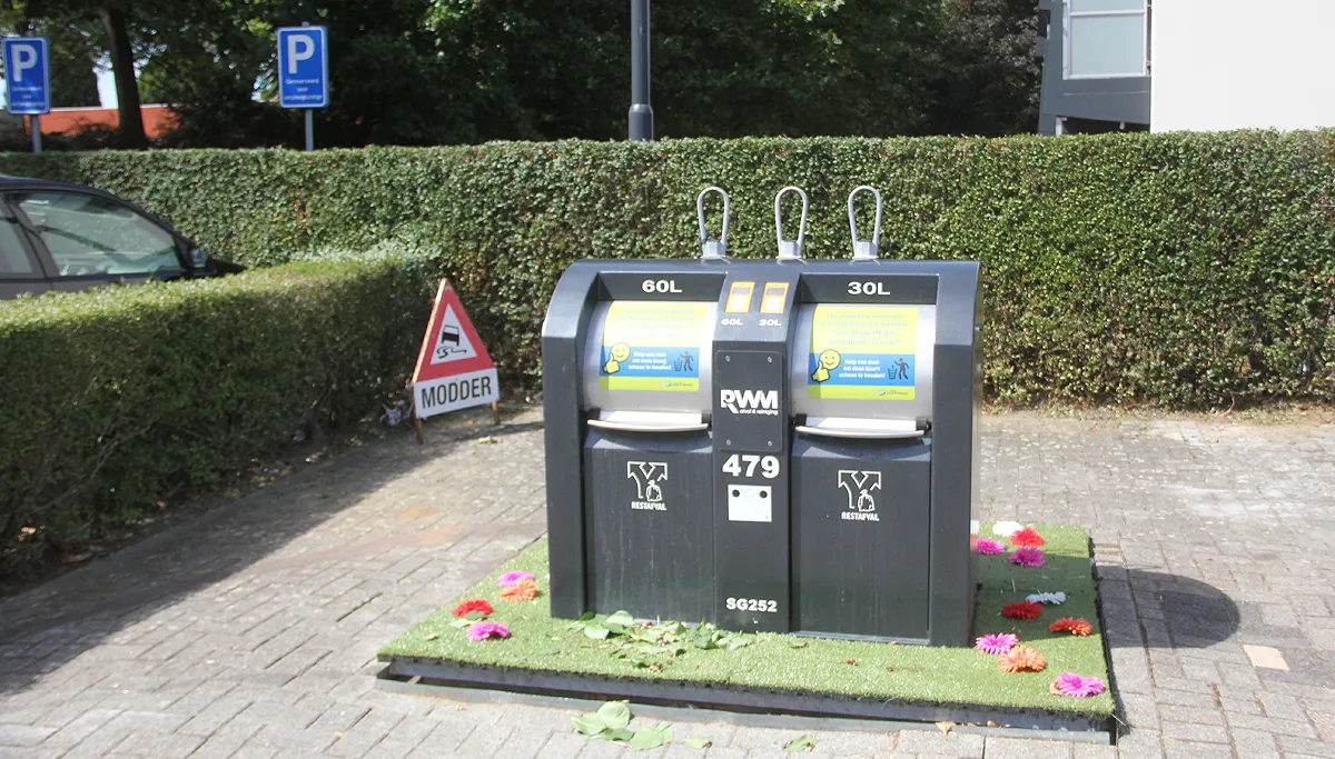 ogi dempseystraat kunstgras kunstbloemen opgefleurd