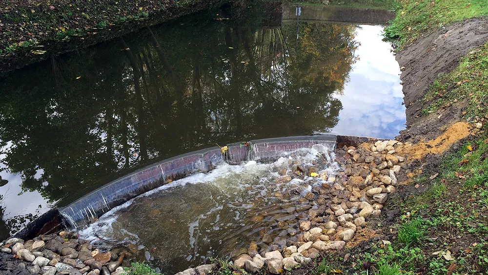 ohmr9qjt3q86opi1ln3j0ad1m water gracht overlaat