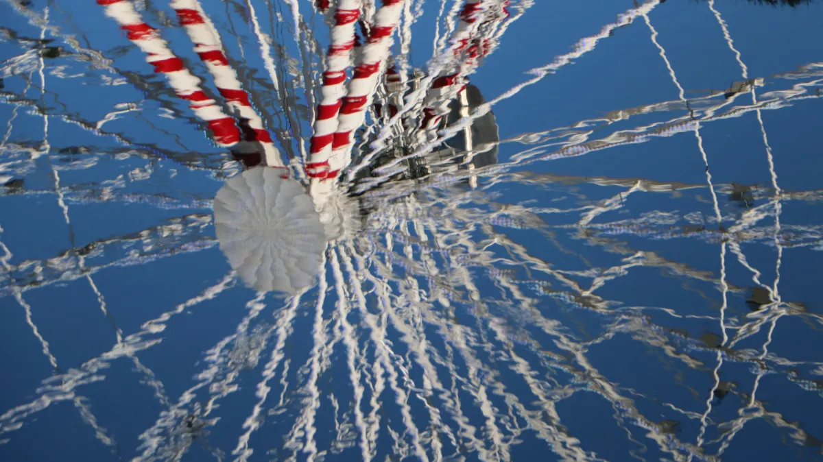 oktober wiesnfest weerspiegeling reuzenrad in stadsgracht
