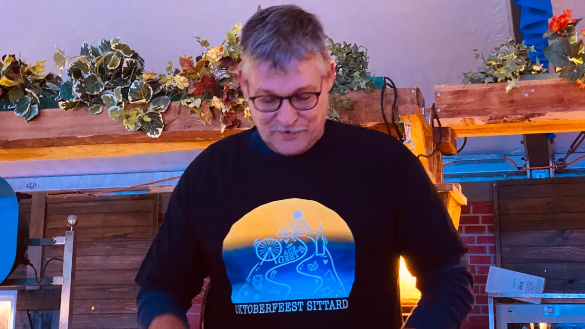 oktoberfeest 2022 brand weizen tenue barmedewerkers