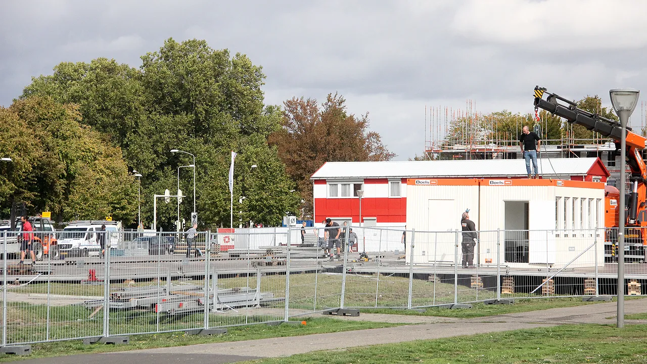 oktoberfeestterrein leggen vloer tent