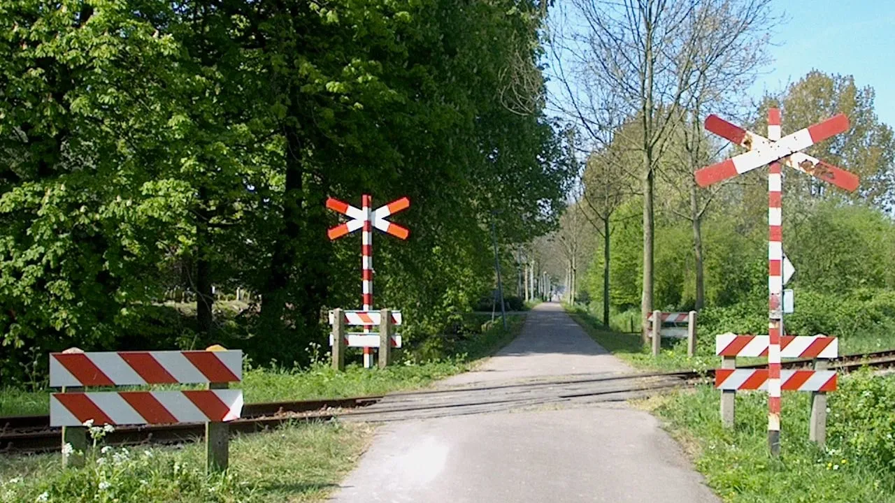 onbeveiligde overweg erik baas cc by sa 30 via wikimedia commons