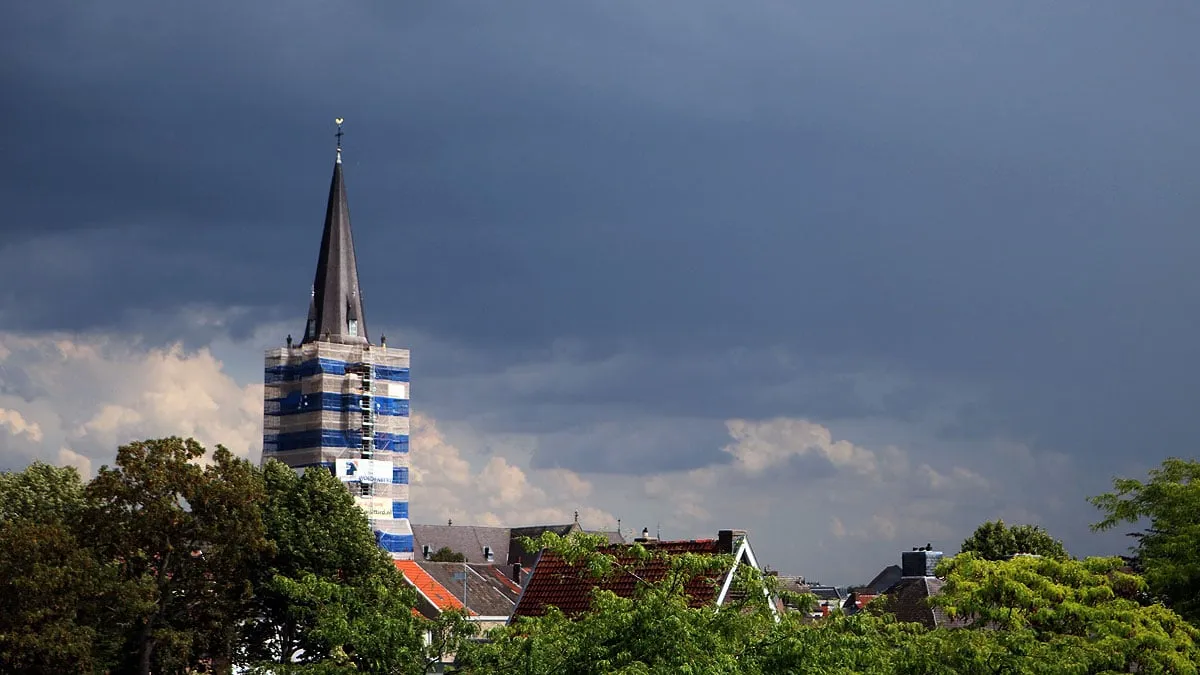 onweerslucht toren grote kerk sittard