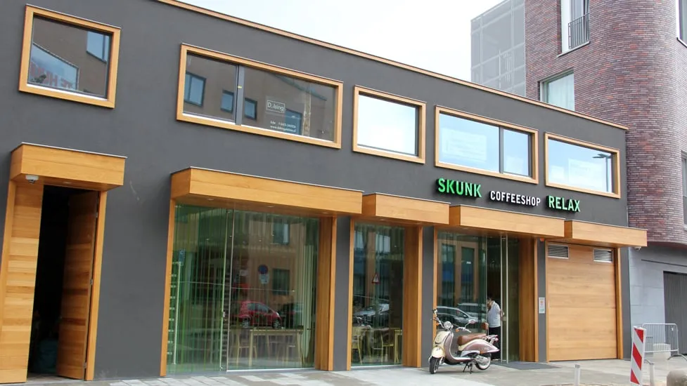 oo7rvi9se8npudsvo6g0acpi1 skunk en relax nieuw onderkomen