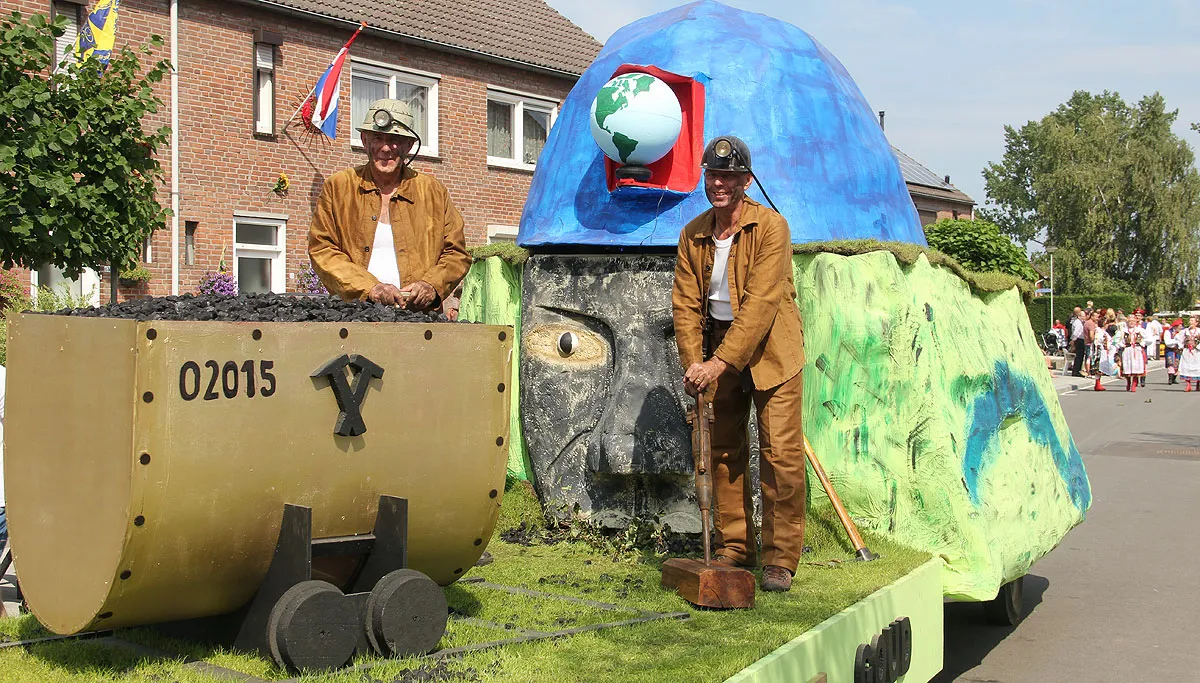 oogstdankfeest berg aan de maas culturele stoet 2015