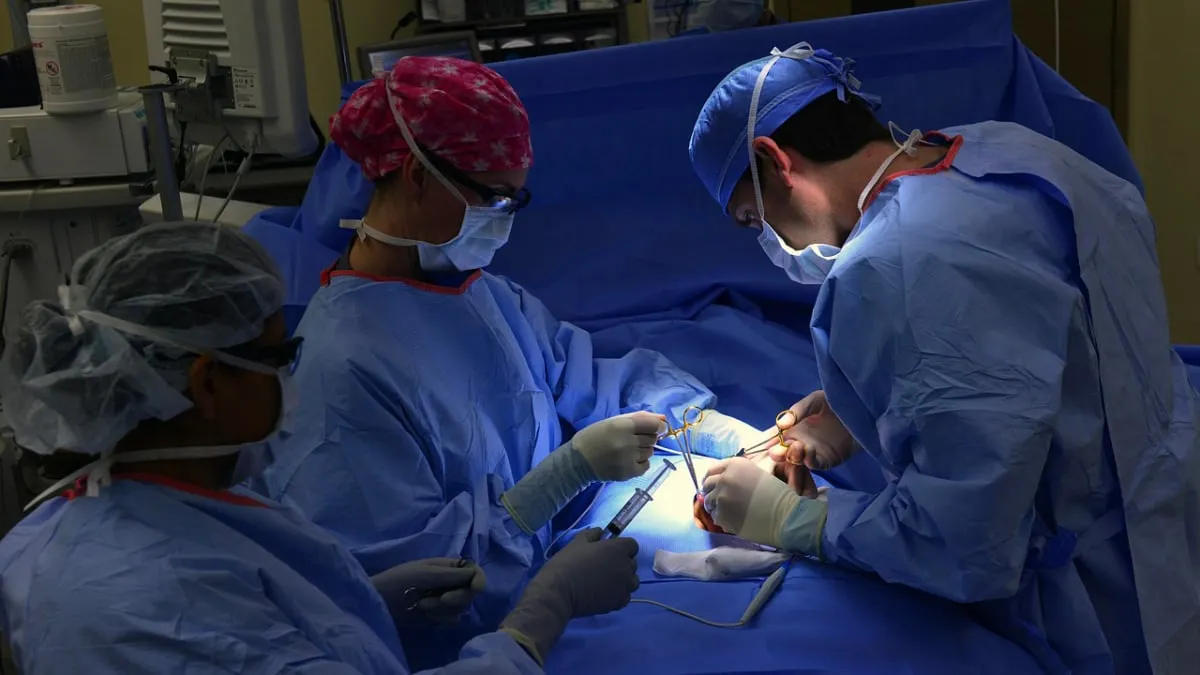 operatie in operatiekamer