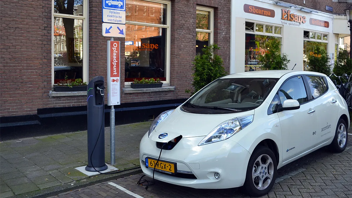 oplaadpaal elektrische auto bontenbal cc by sa 30