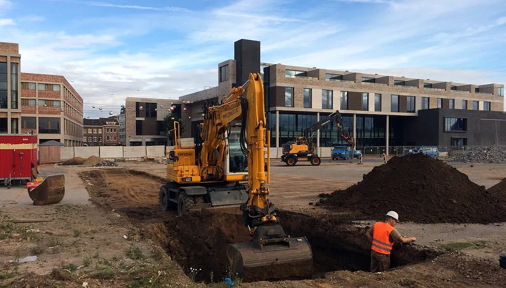 opruimwerkzaamheden voormalige parkeerplaats haspelsestraat augustus 2016