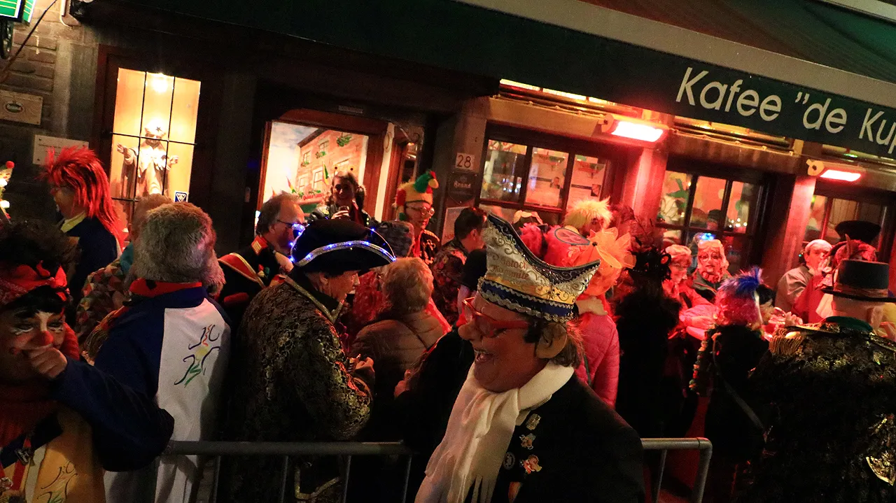 optoch reigele bie de kup veur