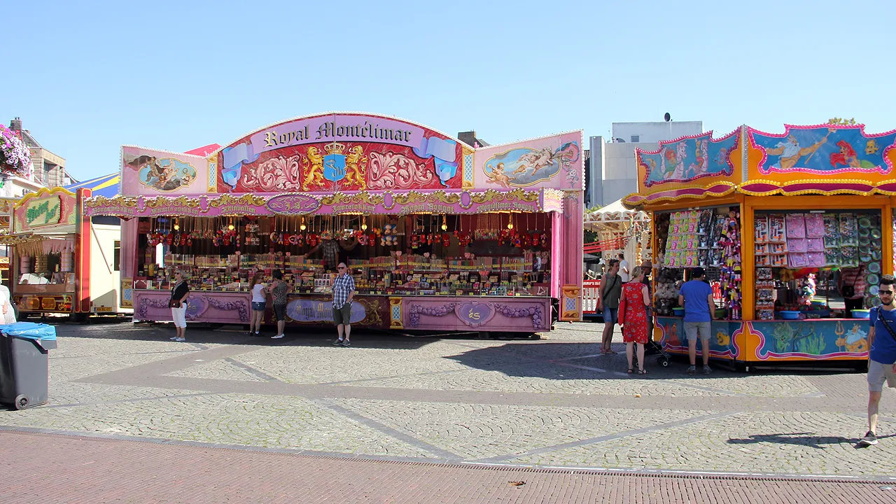 oude kermiskramen op de markt
