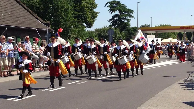 p0eij2nkgvs879vvcy73kgpnk ols2013 optocht foto j