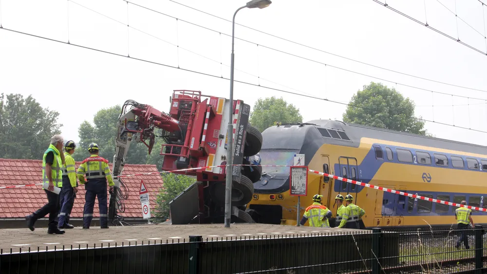 pa9sjgad09vshv9qebrvn2yyl ravage spoor trein vrachtauto geleen oost 1