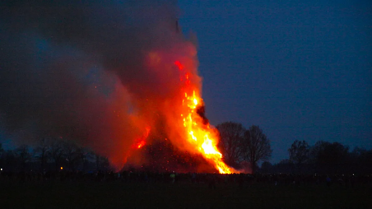 paasvuur espelo marjolein cc by 20 via wikimedia commons