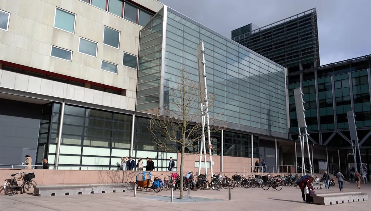 paleis van justitie den haag steven lek cc by sa 40 via wikimedia commons