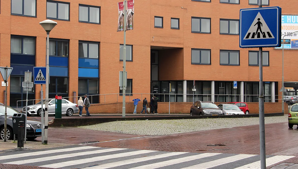 parkeerplek genoeg op stationsplein