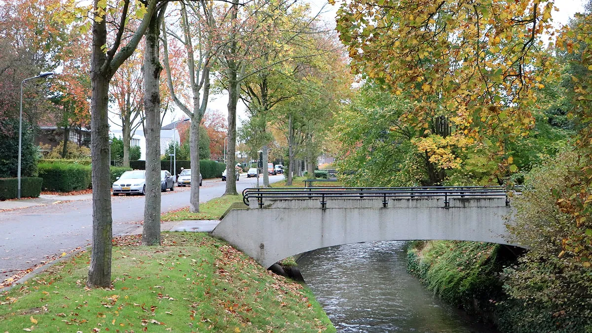 parklaan sittard beek met bruggen naar woningen