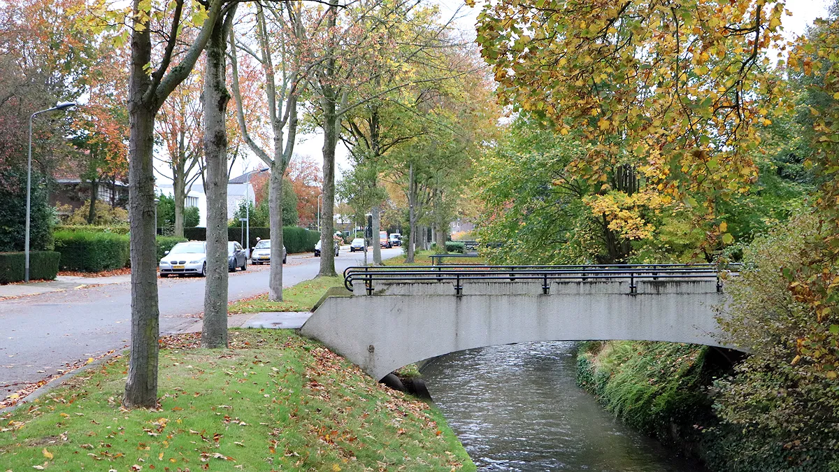 parklaan sittard beek met bruggen naar woningen