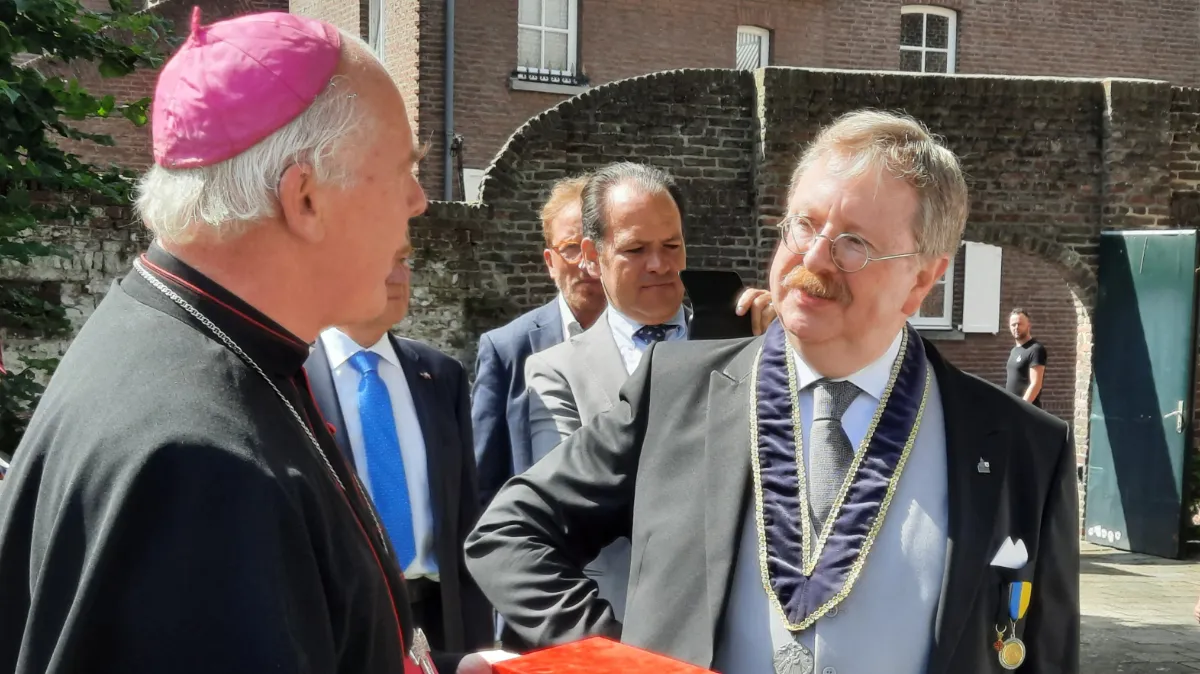 pauselijke onderscheiding voor frank hage