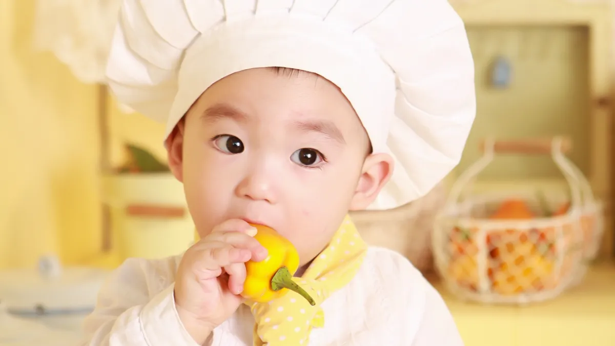person cooking kitchen child yellow baby 1075665 pxherecom 1