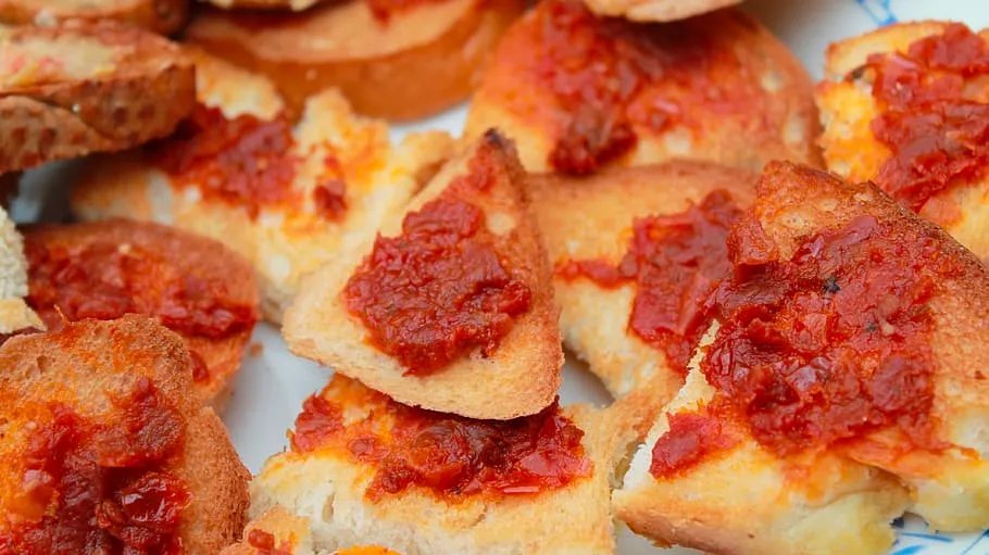 pesto calabrese op bruschetta