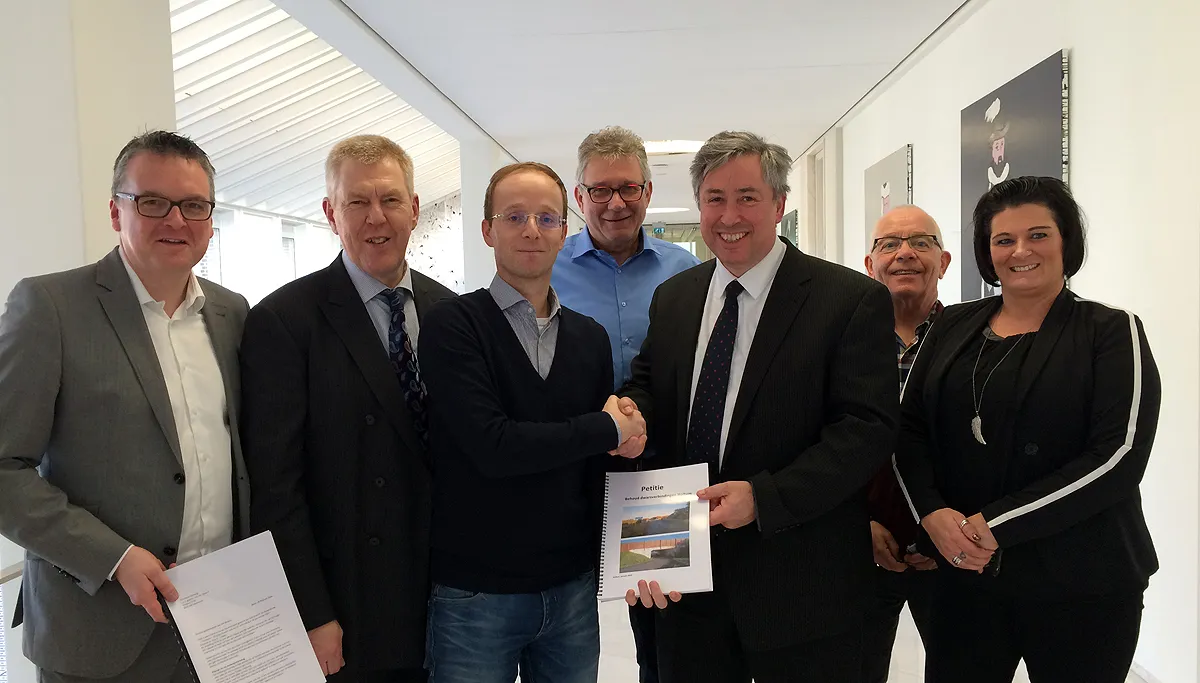 petitie tegen verdwijnen dwarsverbindingen bij verbeding a2 aan van der broeck