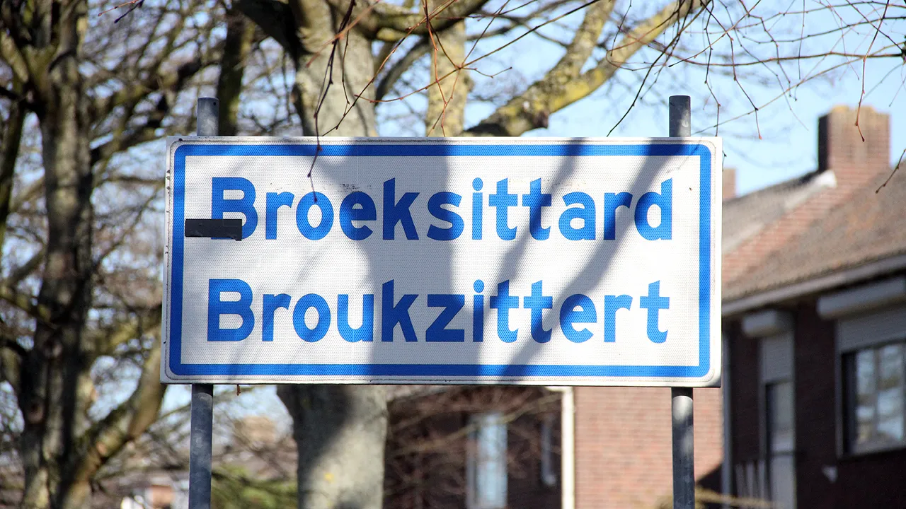plaatsnaambord broeksittard broukzittert