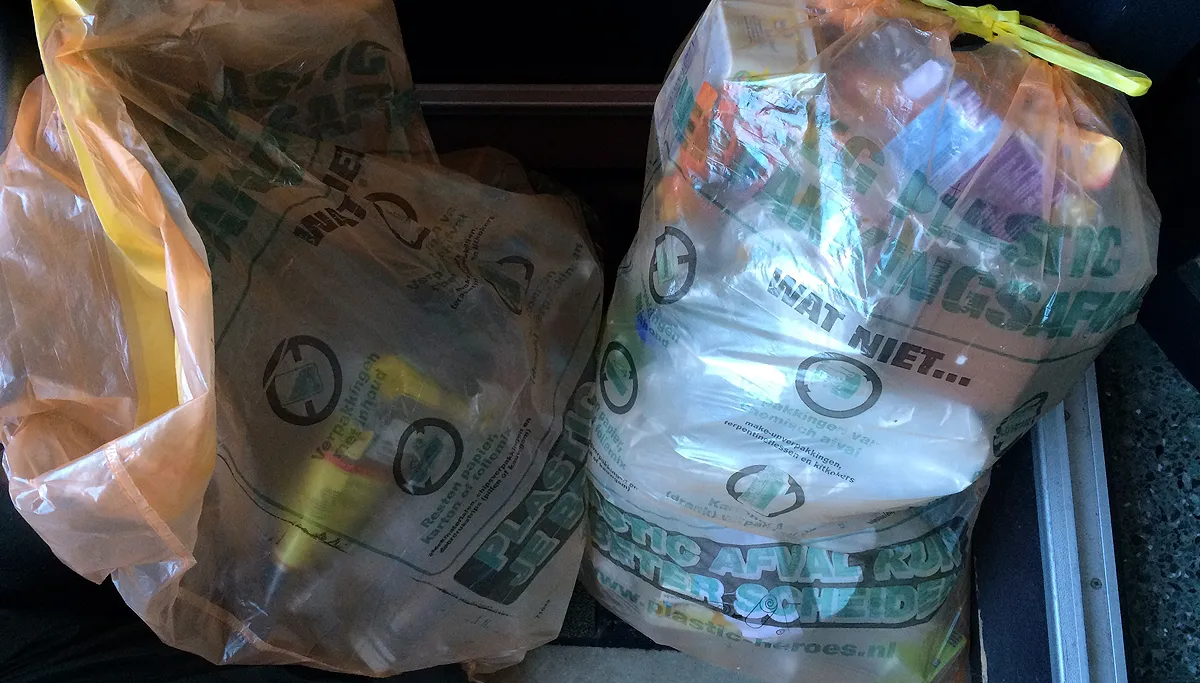 plastic afval in zakken