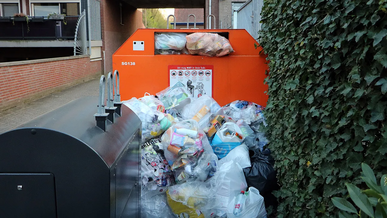 pmd afval stapelt zich op