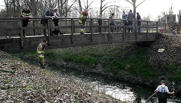 politie vindt spullen in beek sjwienswei 1