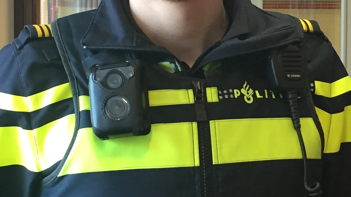politieagent met bodycam