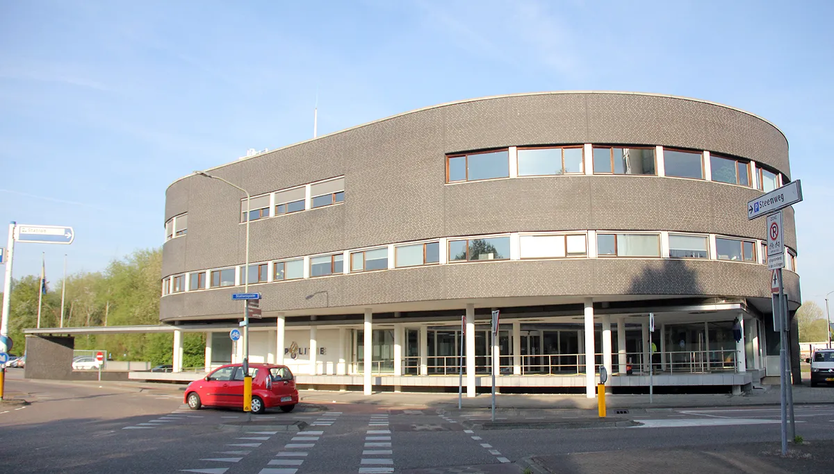 politiebureau sittard op een zonnige dag
