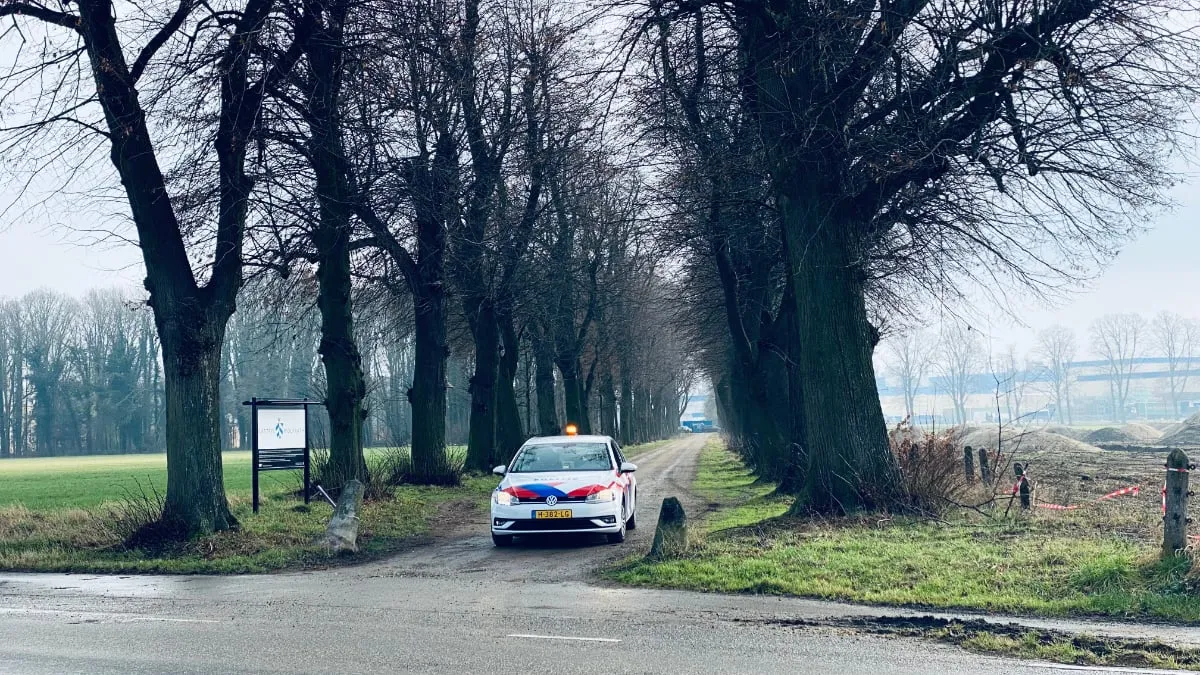 postende politiewagen nabij sterrebos