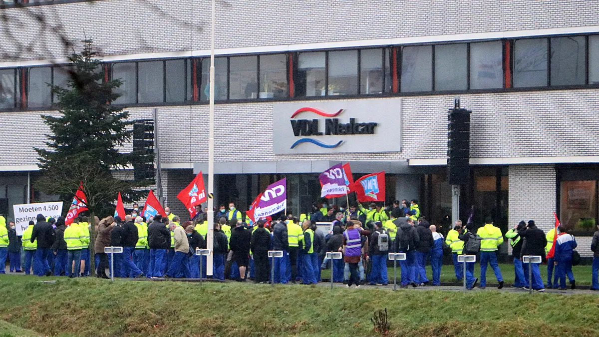 protest personeel vdl nedcar tegen bezetting sterrebos