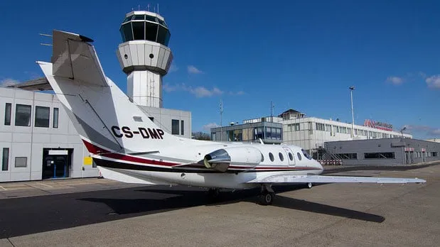 q0d9331swct5x2coxjbtj44uw luchthaven maa beek maastricht