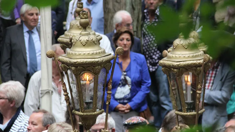 qe2giyfvtewxnupfcy3rykm6k sint rosaprocessie lantaarns