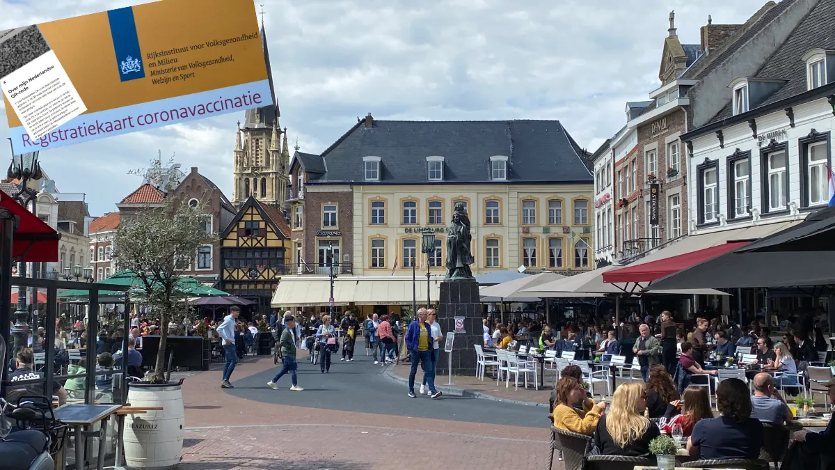 qr code coronatoegangsbewijs volle terrassen op de markt in sittard