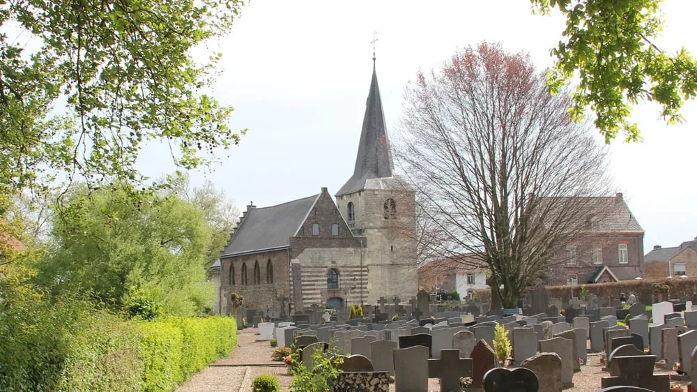 r0x0zldmzevs7wg3g3y9bipn9 salviuskerkje vanuit achterzijde kerkhof