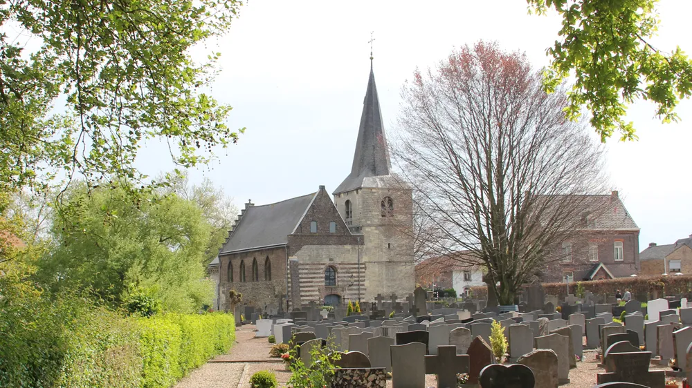 r0x0zldmzevs7wg3g3y9bipn9 salviuskerkje vanuit achterzijde kerkhof