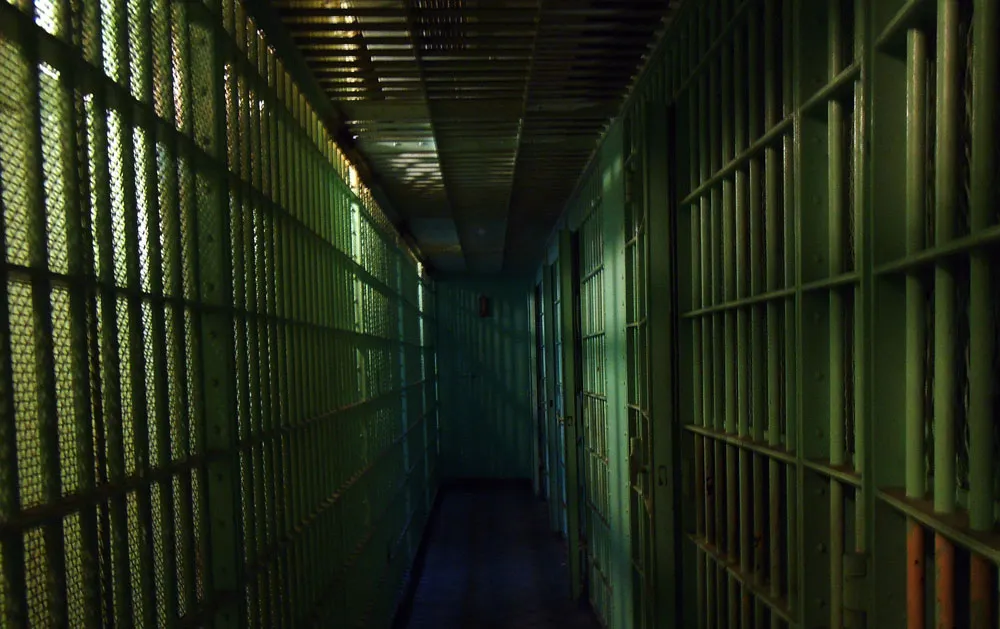 r9sgf5juut612jmlfk48gi9yc jail cells 4296381920 gevangenis cellen 16 9 donkerder