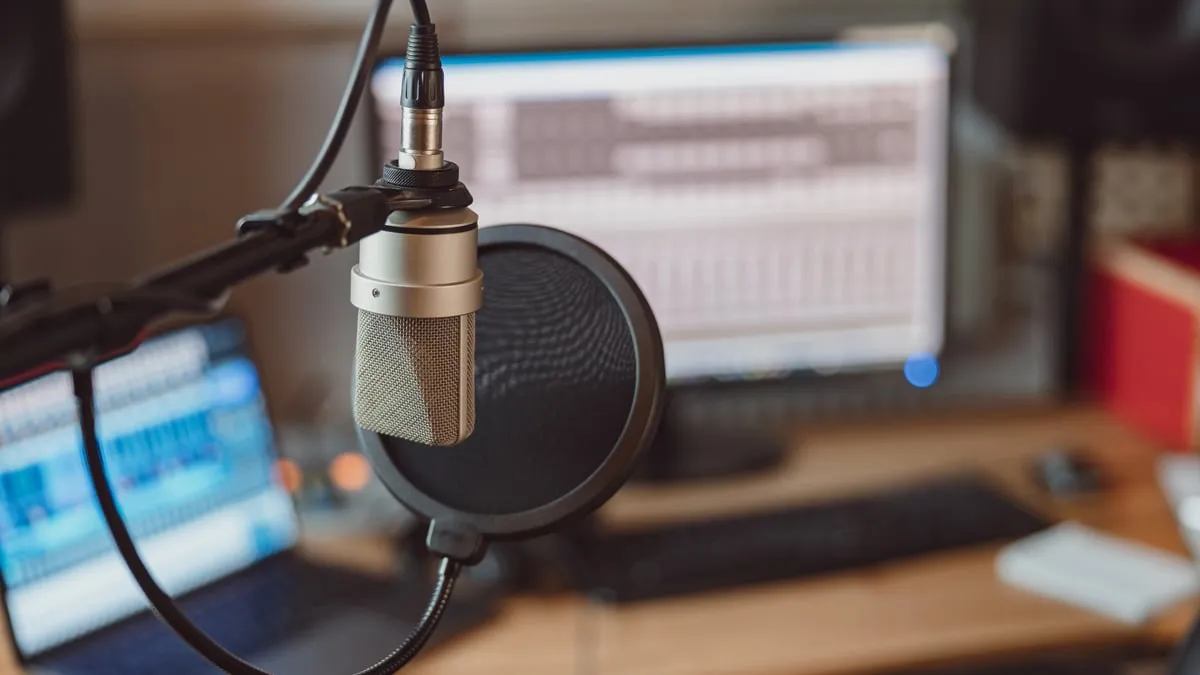 radio microfoon studio beeldscherm