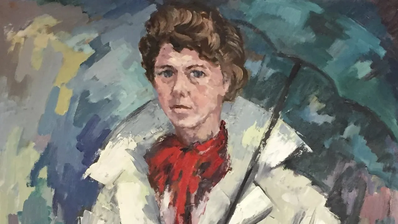 rees laudy vrouw in regenjas met paraplu uitsnede