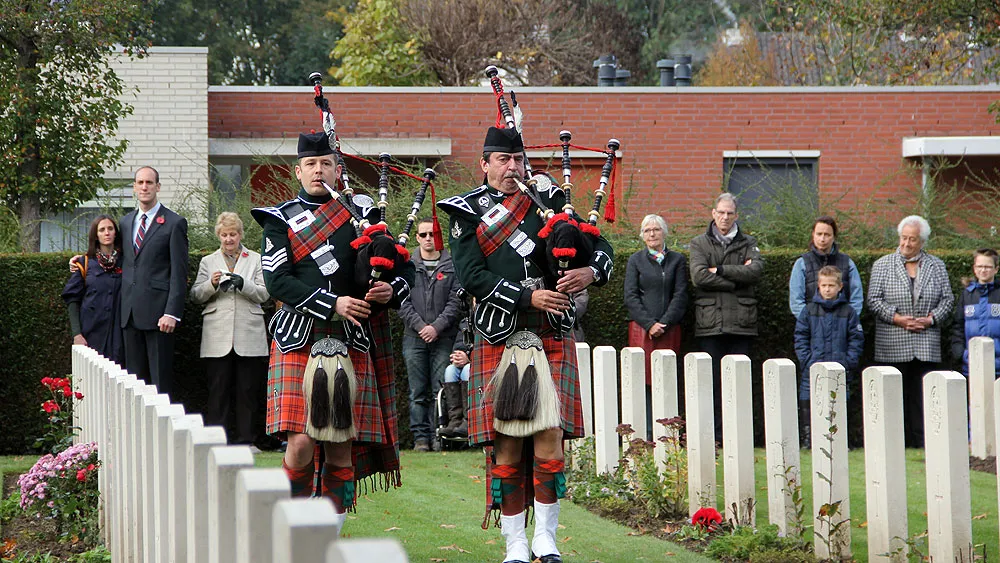 remebrance day sittard 9 november 2014 doedelzakspelers