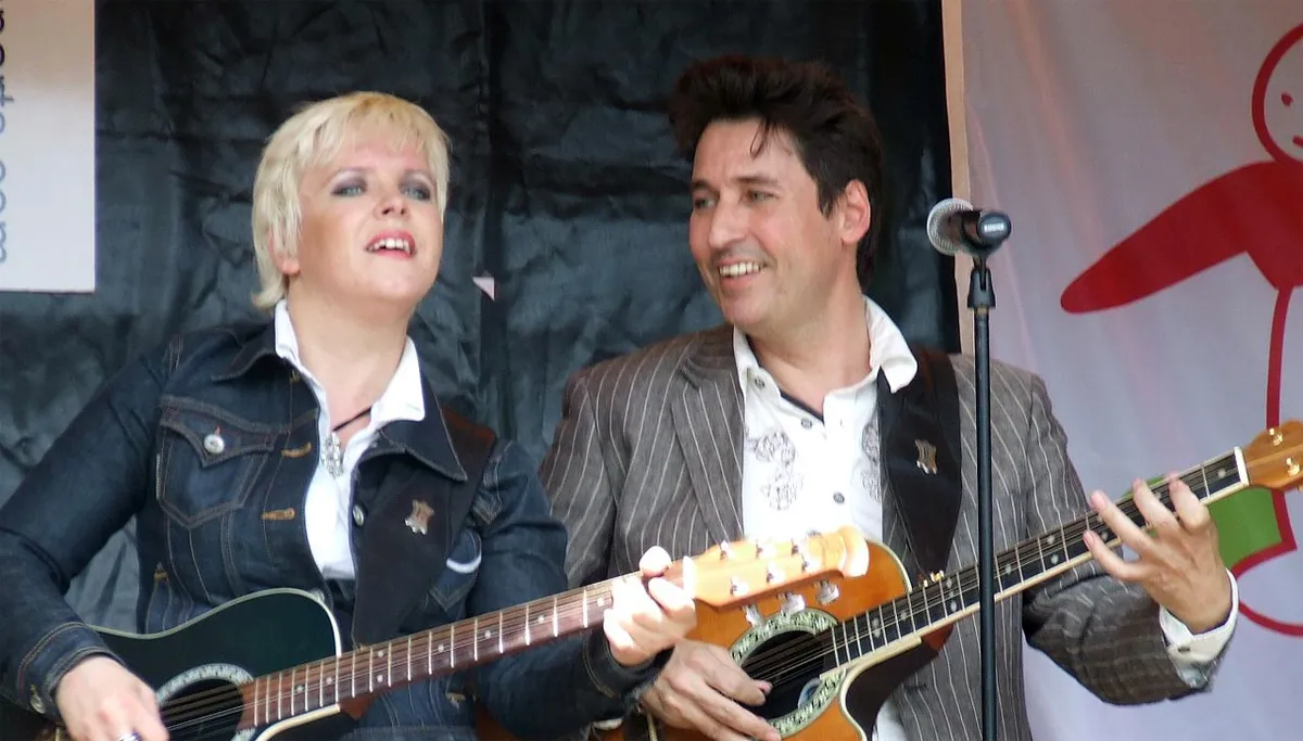 rene shuman en partner angela sindala cc by 30 via wikimedia commons